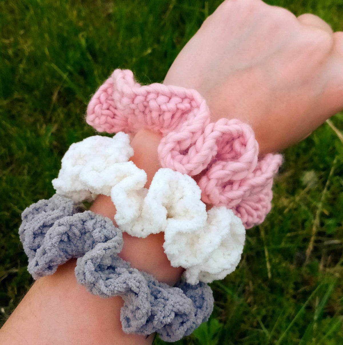 Soft Ruffle Crochet Scrunchie Set – alternate product view 3