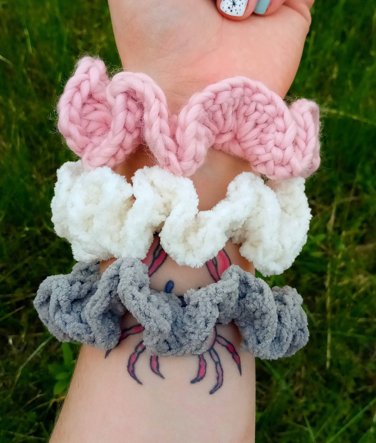 Soft Ruffle Crochet Scrunchie Set – alternate product view 4